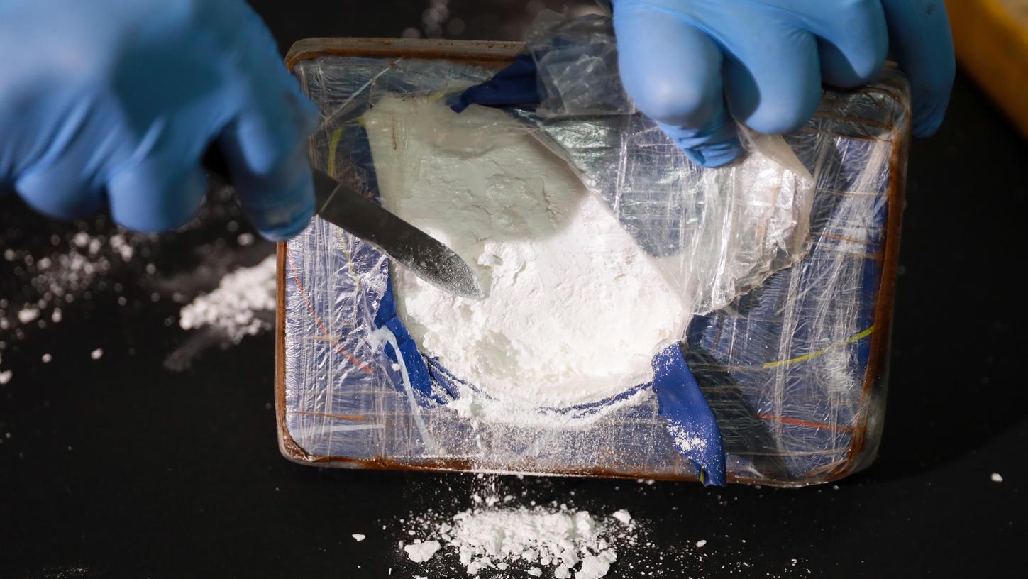 Auf einem Rastplatz an der A3 stellte die Polizei 15 Kilogramm Kokain sicher. (Symbolbild)