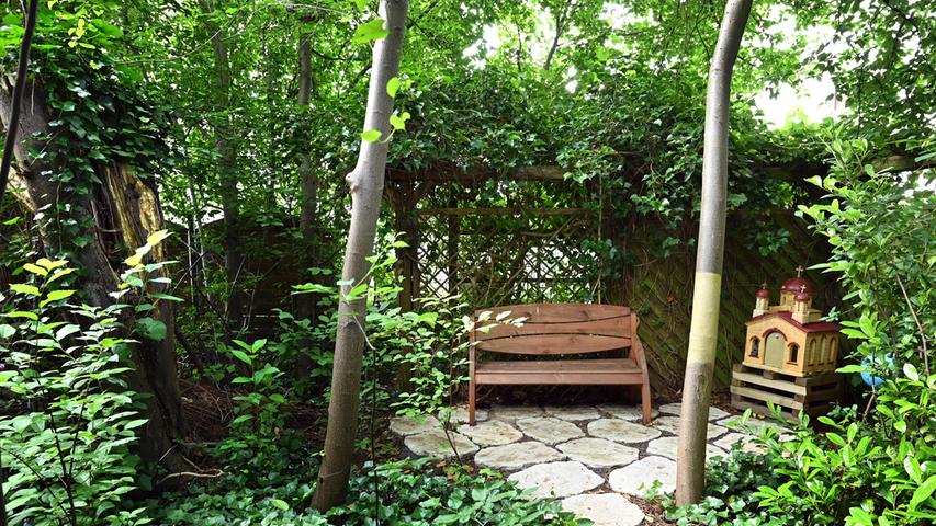 Der Garten hat sich über die Jahre selber verändert. Der Garten hat sich über die Jahre selber verändert.
