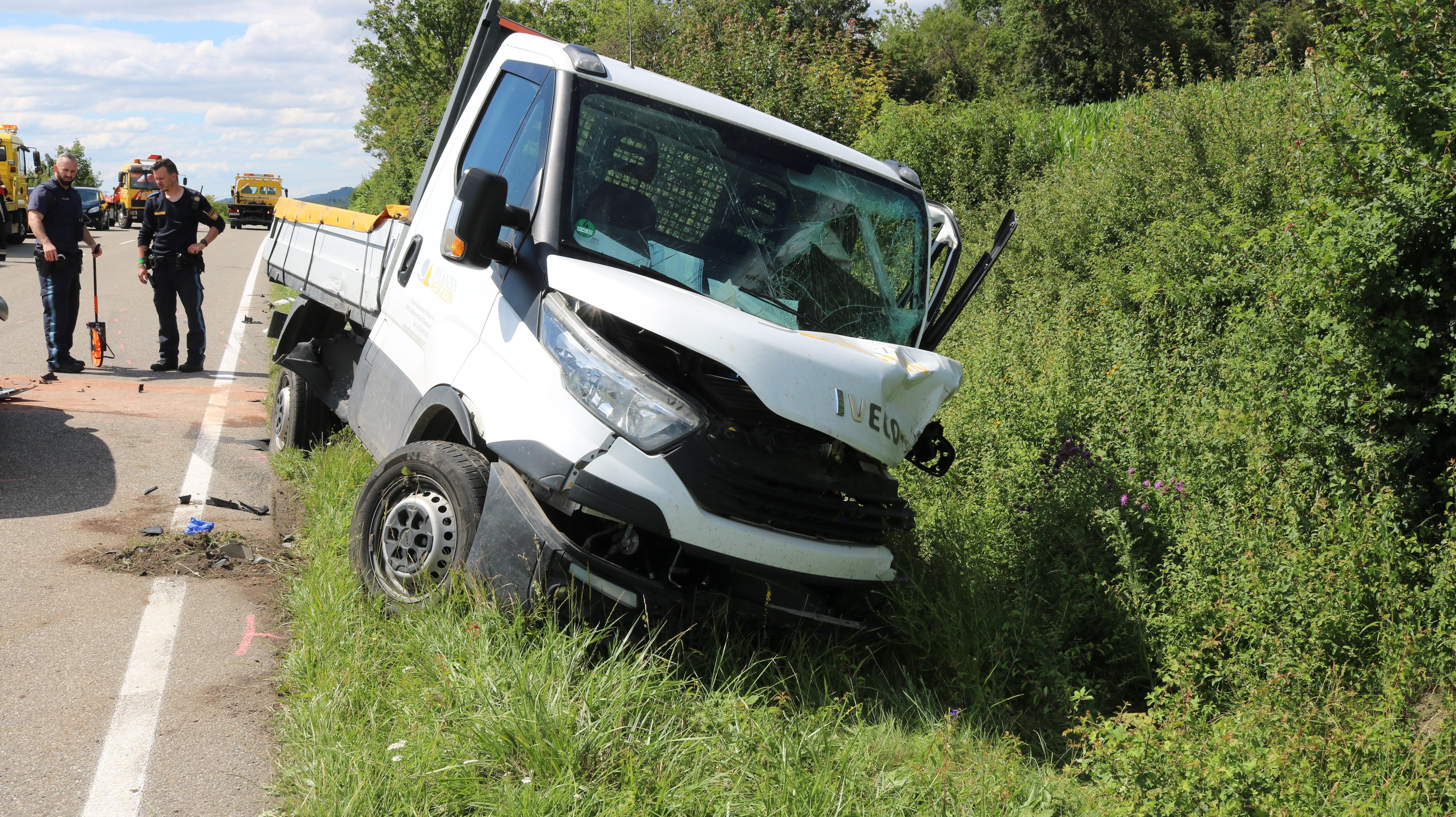 Fünf Verletzte Bei Schwerem Unfall Auf B8