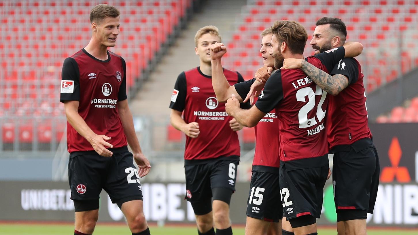 Aufatmen am Valznerweiher: Der 1. FC Nürnberg findet nach dem Trainerwechsel zu seinem Spiel und siegt mit 2:0 gegen den Drittligisten Ingolstadt.