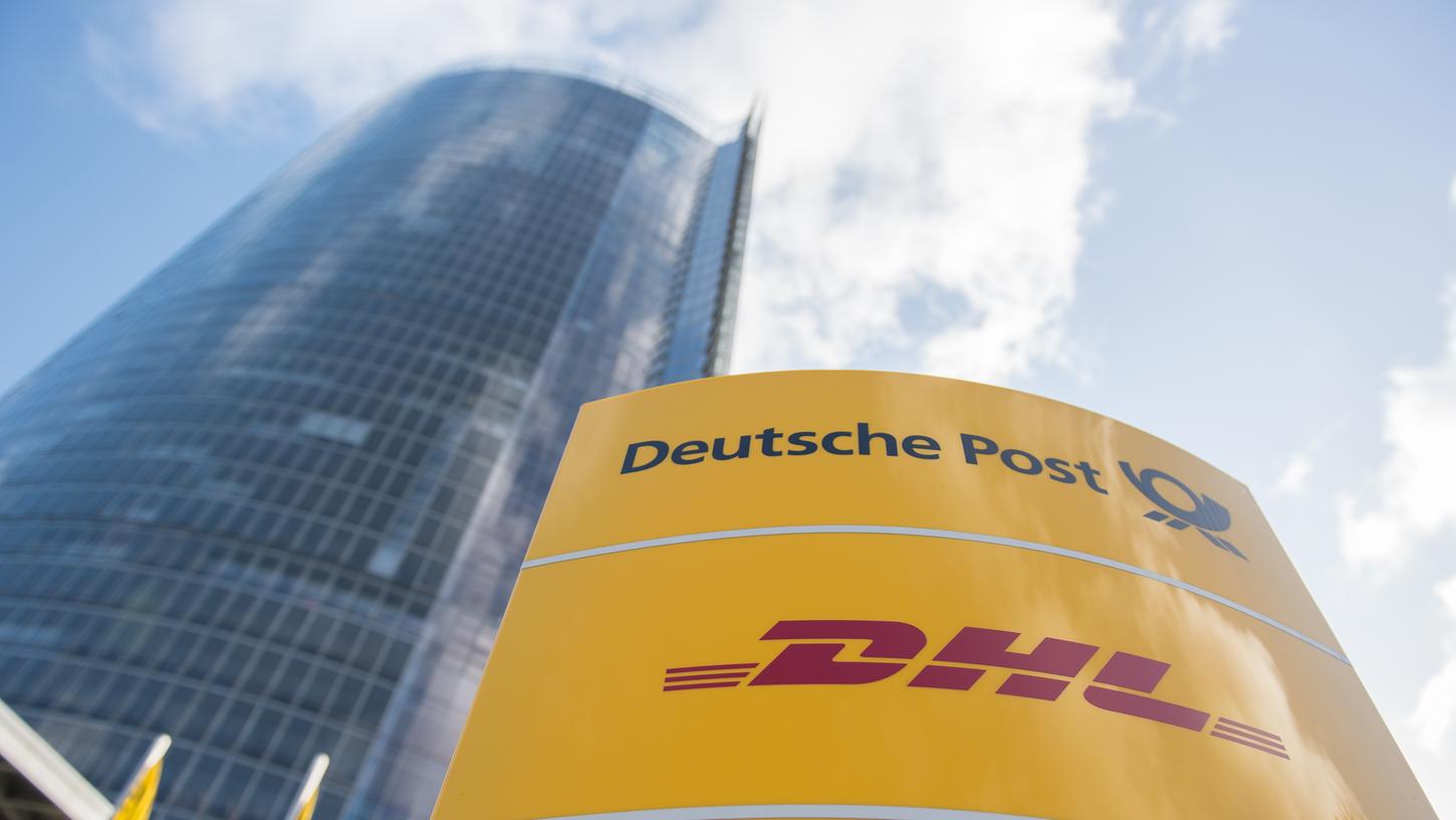 Die Mitarbeiter der Deutschen Post weltweit sollen einen Bonus von 300 Euro bekommen.