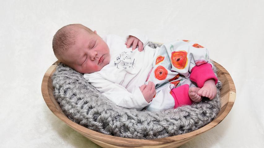 Die kleine Freya kam am 5. Juli 2020 im Klinikum Hallerwiese zur Welt. Bei ihrer Geburt wog sie 3300 Gramm und war 51 Zentimeter groß. 
  
