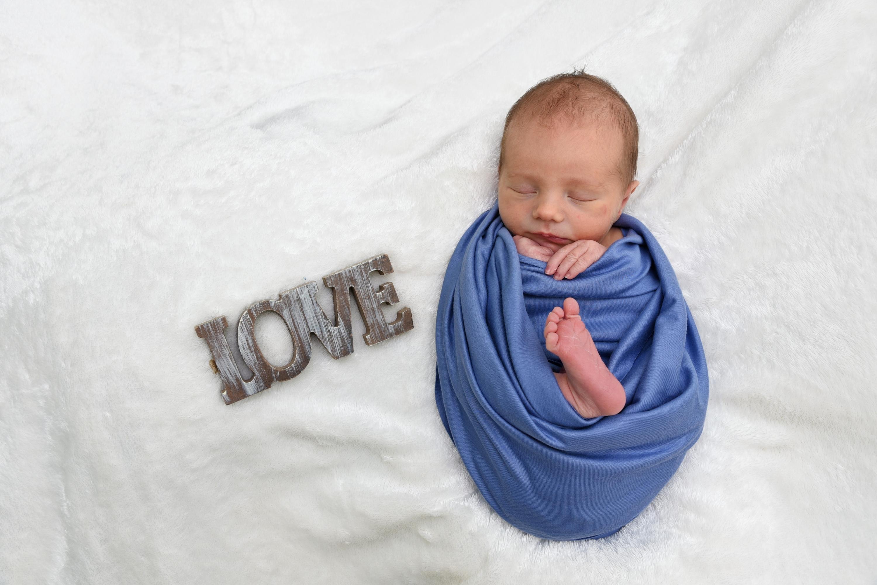 Am 6. Juli erblickte Benjamin in der Klinik Hallerwiese das Licht der Welt. Das Geburtsgewicht betrug 3200 Gramm, die Größe 53 Zentimeter. 