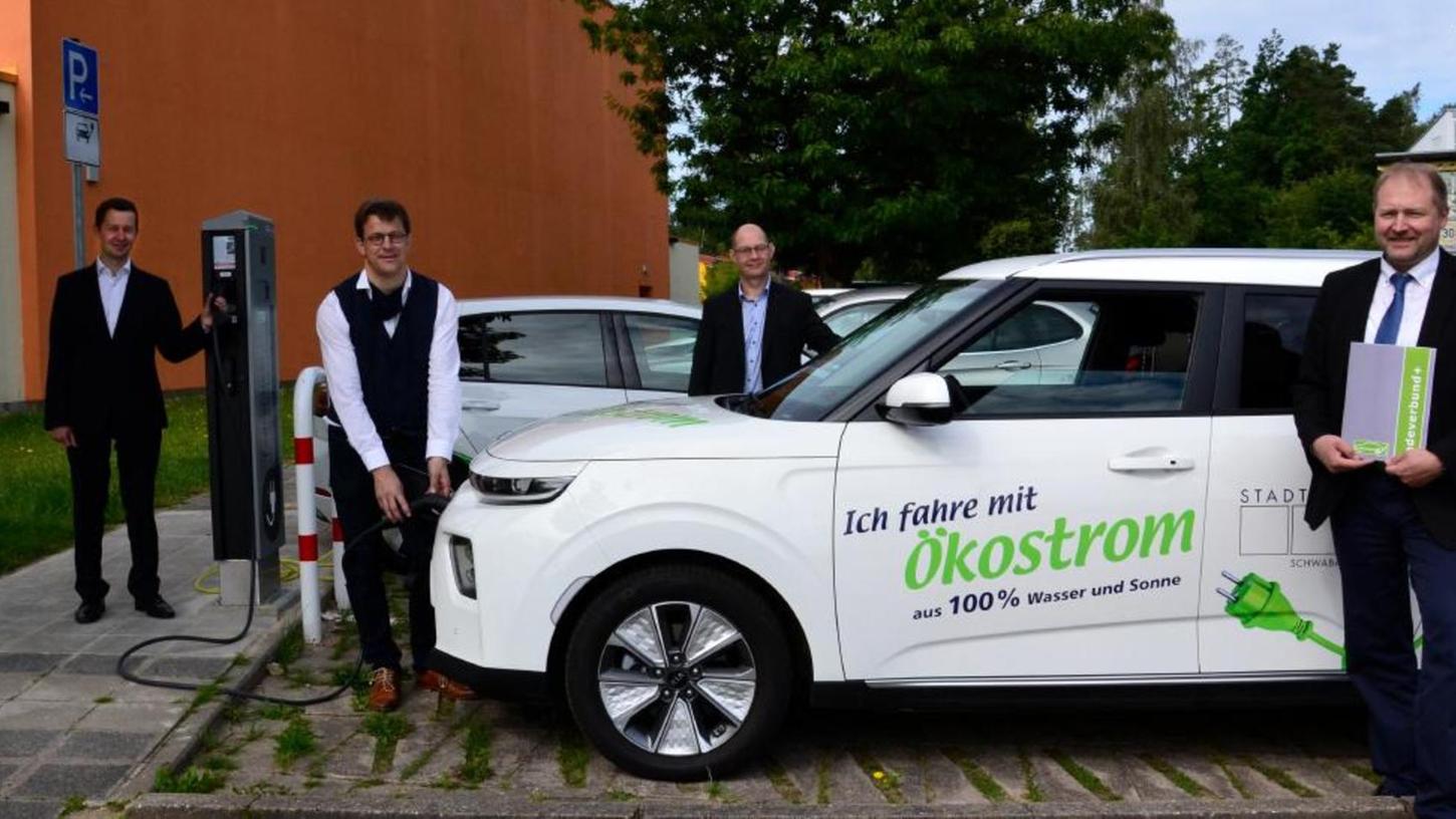 Erste Ladesäule in Büchenbach: Sauberer Strom fürs E-Auto