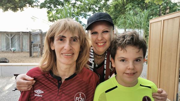 "90 Minuten Psychoterror" erlebten Ines, Birgit und Felix – und "das alles nur für eine Minute pure Freude". In einer ihrer Ansicht langatmigen Partie, die einzig von der Spannung lebte, sahen die drei Club-Fans "stärker und strukturierter spielende Ingolstadt". Dass es dennoch für den Klassenerhalt gereicht hat, freut sie vor allem für die Fans, denn "sie haben es am meisten verdient".