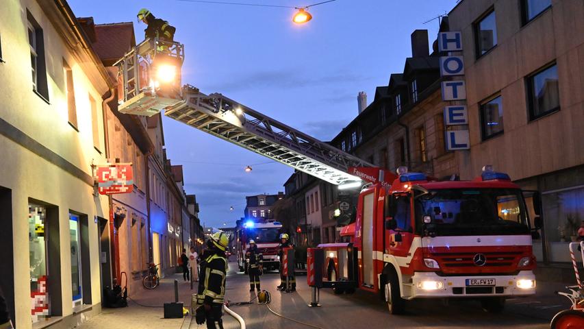 Rauch im Laden: Feuer brach in Erlanger Innenstadt aus
