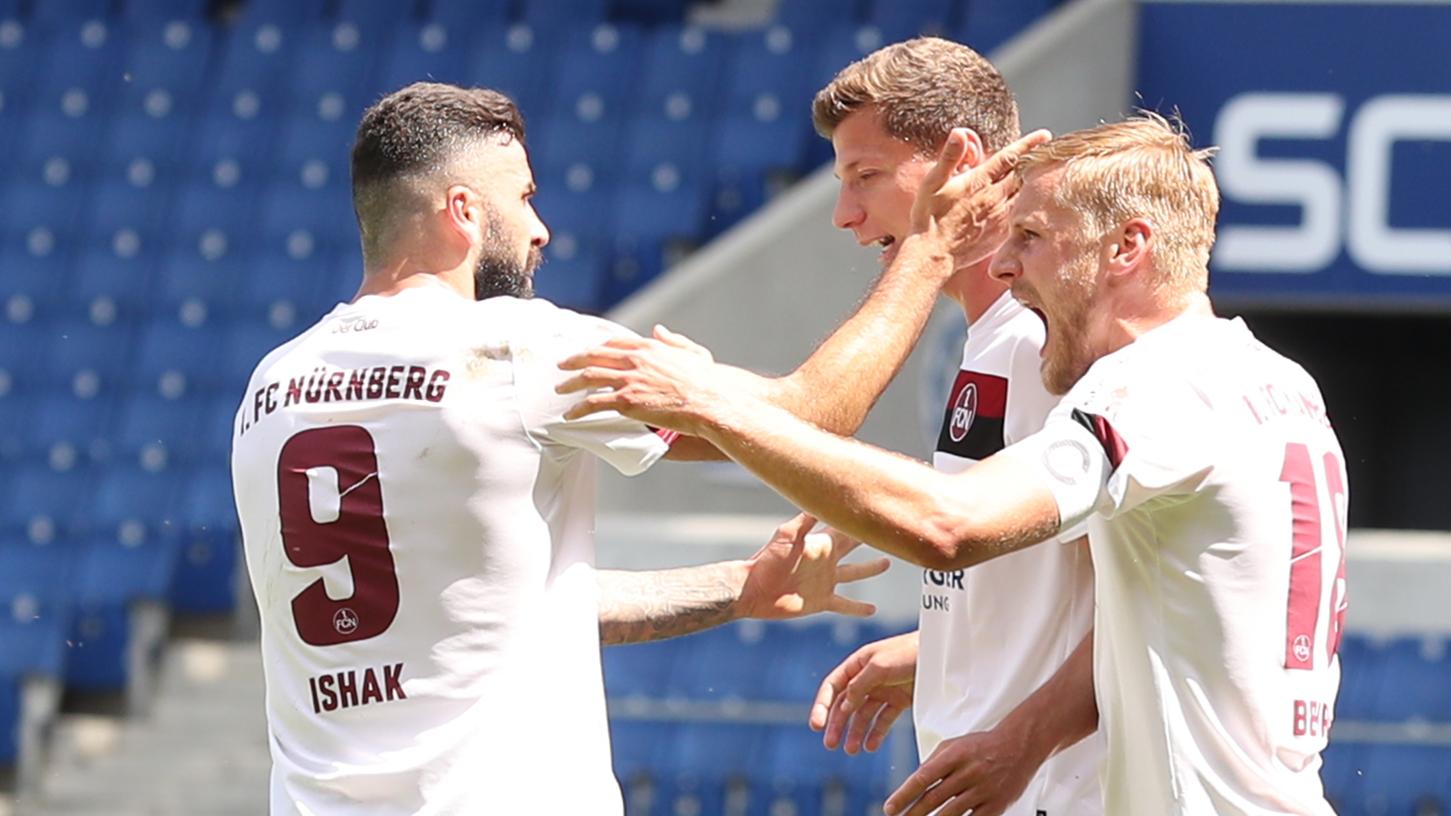 Mikael Ishak und Patrick Erras wurden neben fünf weiteren Spielern am Sonntagvormittag vom 1. FC Nürnberg verabschiedet.

