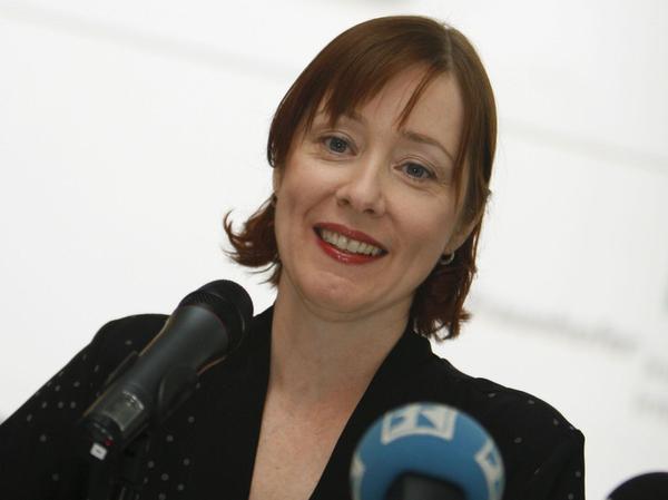 Vor 13 Jahren war Suzanne Vega zu Gast in Erlangen und lauschte interessiert den Ausführungen der Wissenschaftler, die mit Hilfe ihres Songs "Tom‘s Diner" das mp3-Format entwickelt hatten.