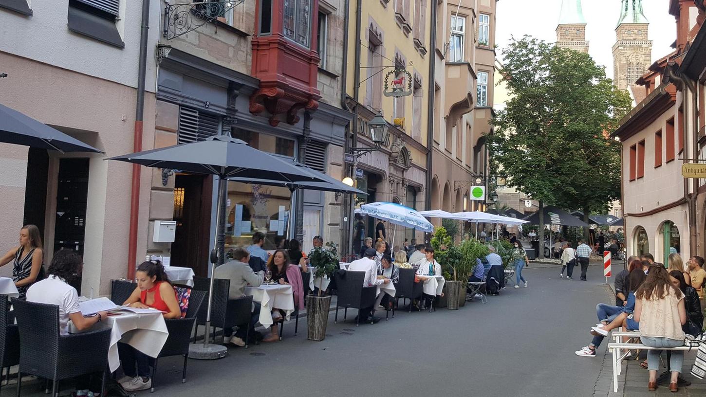 Fußgängerzone am Weinmarkt: Ist das Nürnberg oder schon Italien?