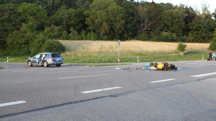 Unfall bei Lichtenau: Motorradfahrer stirbt - Sohn wird verletzt