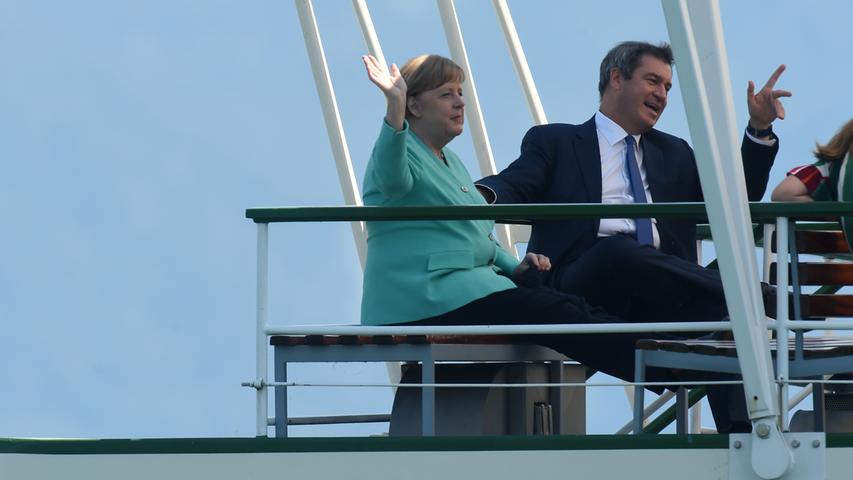 Dass Söder und die CSU Merkel noch einmal derart hofieren würden, war lange nicht abzusehen. Viel war einst zu Bruch gegangen im Dauerkrach über die Migrationspolitik. Auch Söder hatte daran seinen Anteil - das erwähnt er nun aber nicht. Einladung und Besuch sehe er als «herzliches Dankeschön» für das Miteinander in der Krise, sagt Söder, und jetzt passe es auch noch zur wichtigen EU-Ratspräsidentschaft.