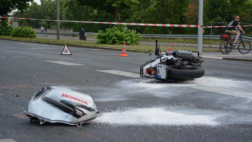 Mann in Nürnberg lebensgefährlich verletzt: BMW kollidiert mit Biker
