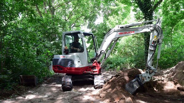 Dort, wo der Bunker freigeschaufelt wurde, plant die Stadt den Neubau für das Schliemann-Gymnasium.