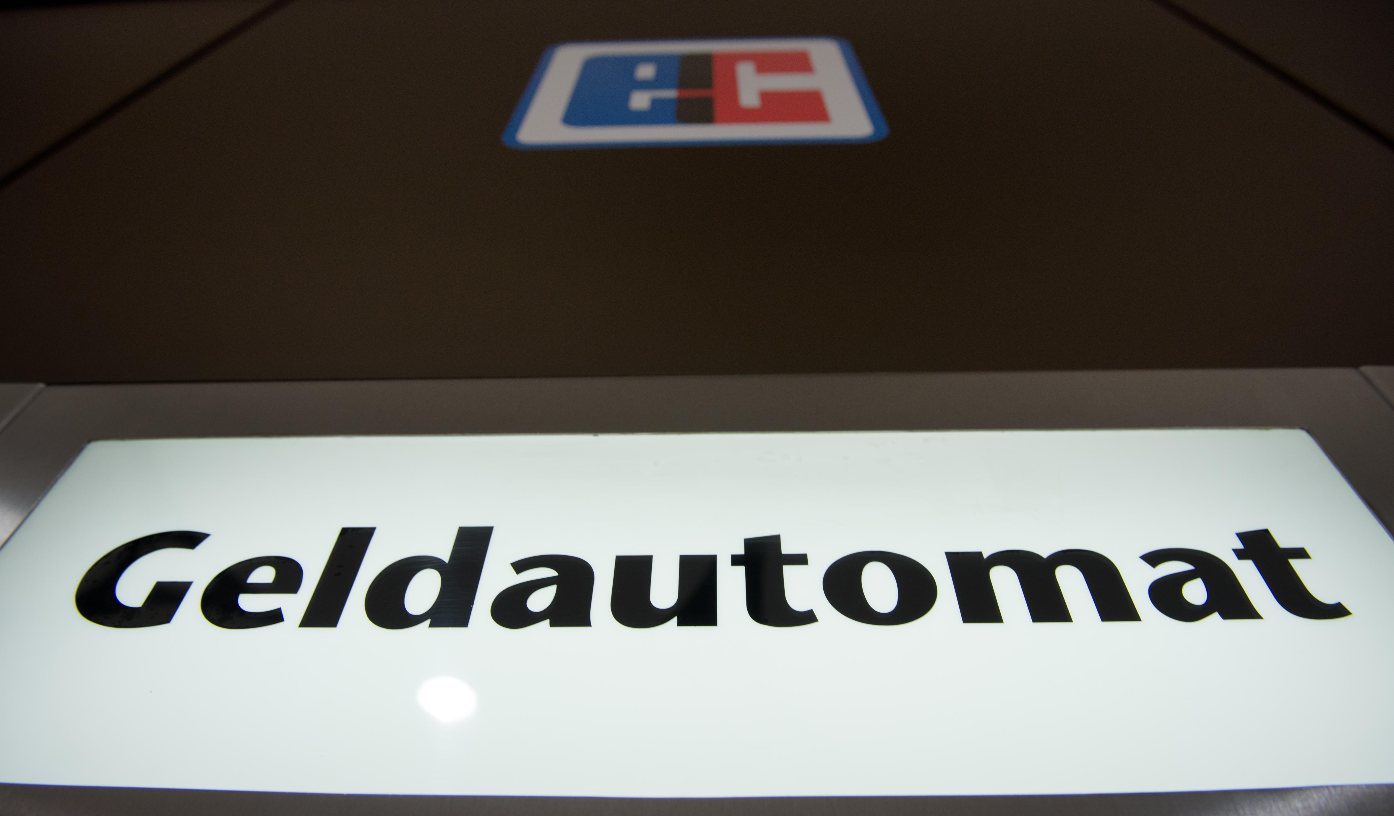 Schweinfurt Unbekannte Sprengen Geldautomat In Bank Region Nordbayern De