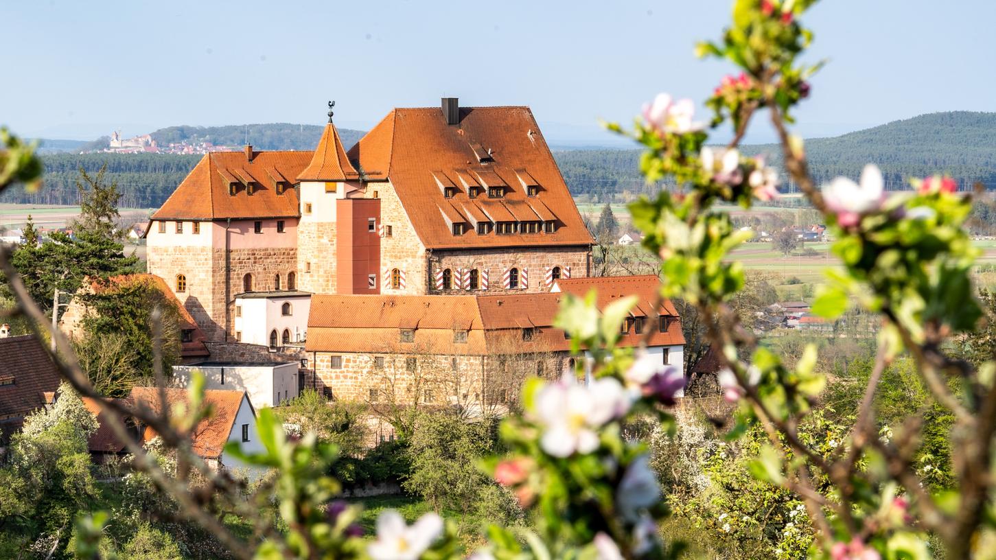 Die Burg Wernfels hat in ihrer bald 100-jährigen Existenz als Jugendherberge schon Schlimmeres gemeistert als die Corona-Krise. Deswegen ist auch dem Hausleiter David Kogge nicht bange um ihr Fortbestehen.
