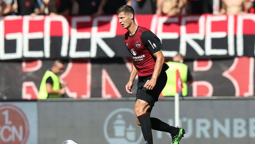 Dass der Patrick Erras von heute nicht mehr der Patrick Erras von vor seiner schweren Knieverletzung ist, mag niemand mehr hören, am allerwenigsten Patrick Erras. Dass Erras dem Zweitliga-Club noch viel geben kann, sah man trotzdem. Ein Versäumnis, dass Erras’ Vertrag nicht verlängert wurde. Redaktion: 3 | User: 3,2 (914 Stimmen) Dass der Patrick Erras von heute nicht mehr der Patrick Erras von vor seiner schweren Knieverletzung ist, mag niemand mehr hören, am allerwenigsten Patrick Erras. Dass Erras dem Zweitliga-Club noch viel geben kann, sah man trotzdem. Ein Versäumnis, dass Erras’ Vertrag nicht verlängert wurde. Redaktion: 3 | User: 3,2 (914 Stimmen)