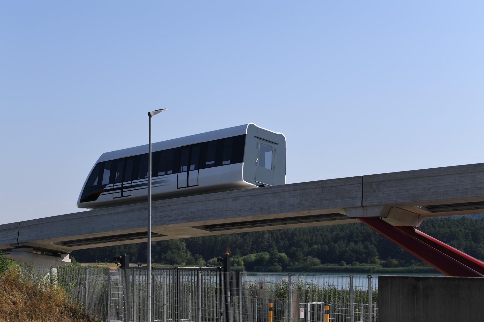 Bei Sengenthal ist der TSB-Zug testweise unterwegs.