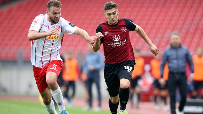 Kam am letzten Tag der sommerlichen Transferperiode. Blieb bis zum Beginn der nächsten sommerlichen Transferperiode ein Missverständnis, von dem man nicht weiß, ob es vielleicht mit der richtigen Anleitung doch mehr kann, als in einem Spiel beim HSV nach 41 Minuten ausgewechselt zu werden. Redaktion: 5 | User: 4,9 (831 Stimmen) Kam am letzten Tag der sommerlichen Transferperiode. Blieb bis zum Beginn der nächsten sommerlichen Transferperiode ein Missverständnis, von dem man nicht weiß, ob es vielleicht mit der richtigen Anleitung doch mehr kann, als in einem Spiel beim HSV nach 41 Minuten ausgewechselt zu werden. Redaktion: 5 | User: 4,9 (831 Stimmen)