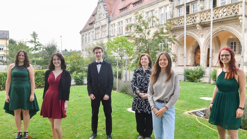 Zeugnisverleihung: Herder-Gymnasium Forchheim ehrt seine Abiturienten