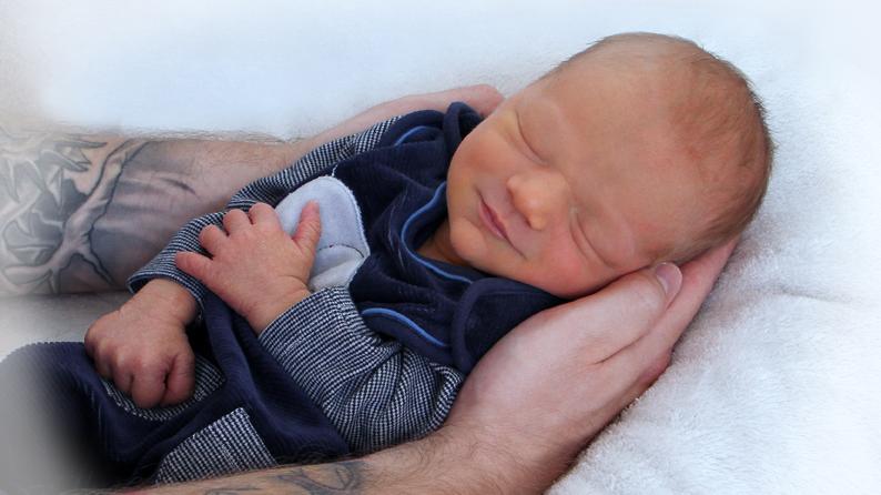 Willkommen Leo! Der kleine Mann kam am 24. Juni auf die Welt. Dabei war er 53 Zentimeter groß. Leo wog bei seiner Geburt im St. Theresien-Krankenhaus 3290 Gramm.