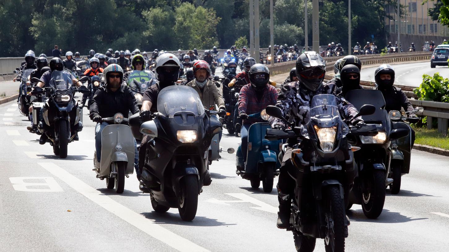 Wenn sich am Samstag Tausende Motorradfahrer auf den Weg nach und durch Nürnberg machen, ist auch mit zahlreichen Verkehrsbehinderungen zu rechnen.