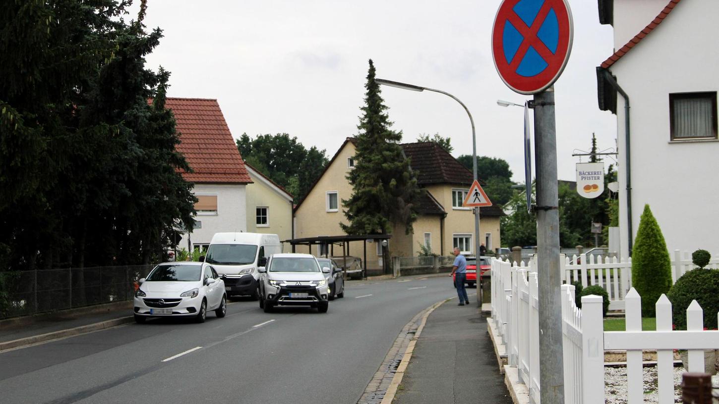 Forchheim: Warum parkende Autos in Burk gefährlich sind