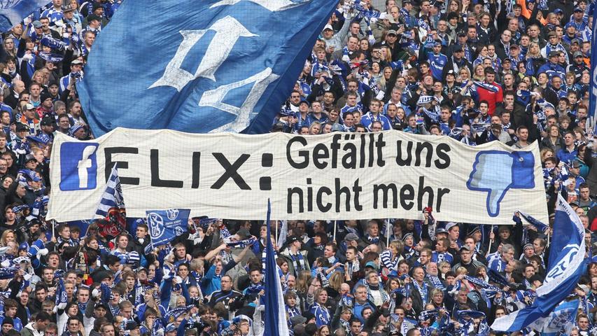 Der Geduldsfaden der königsblauen Anhängerschar schien schon vor dem Anpfiff gerissen zu sein: Die Schalker Fans zeigten ein Transparent im facebook-Stil mit der Aufschrift: "Felix gefällt uns nicht mehr".