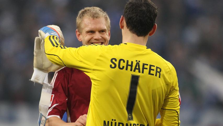 Raphael Schäfer und Andreas Wolf feiern den Punktgewinn. Schäfer machte sein bestes Spiel in dieser Saison und sichert so einen Punkt für sein Team.