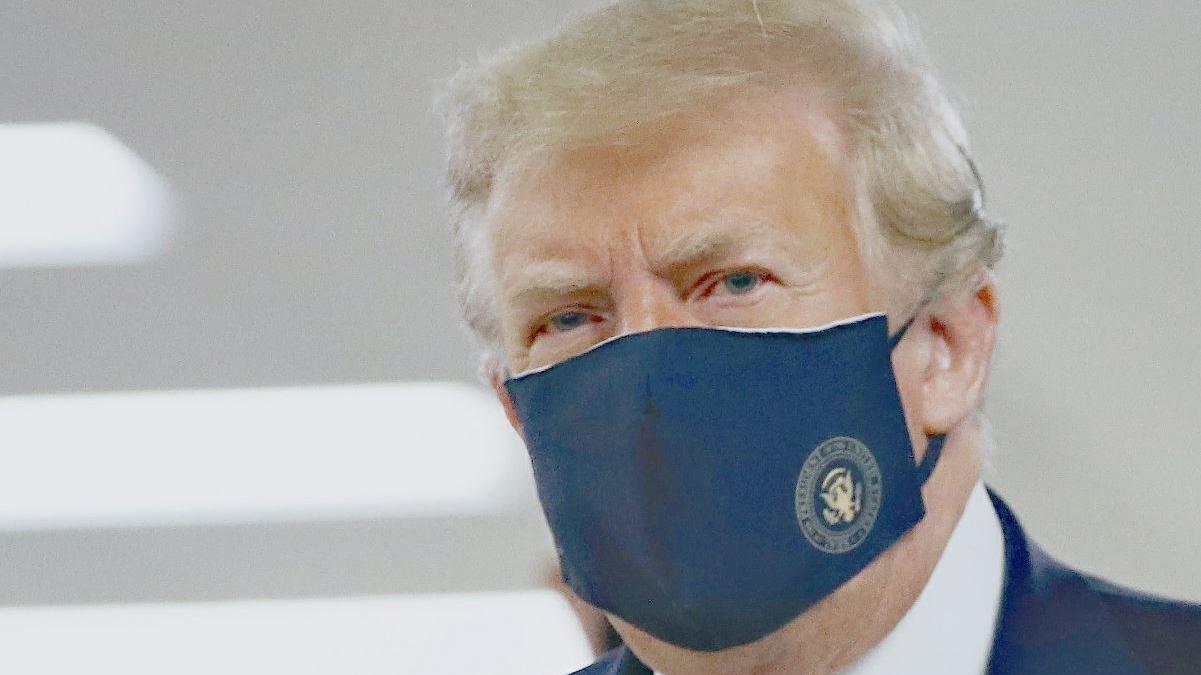 Bislang lehnte er die Maske eher ab: US-Präsident Donald Trump.