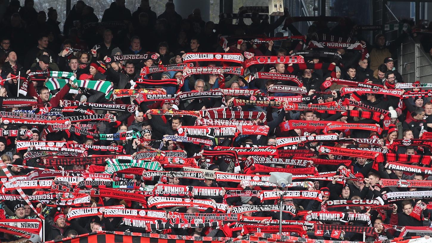 So voll werden die Kurven in den Stadion wohl noch eine Weile nicht sein, Horst Seehofer glaubt aber dennoch an eine Fan-Rückkehr in die Arenen ab Herbst.