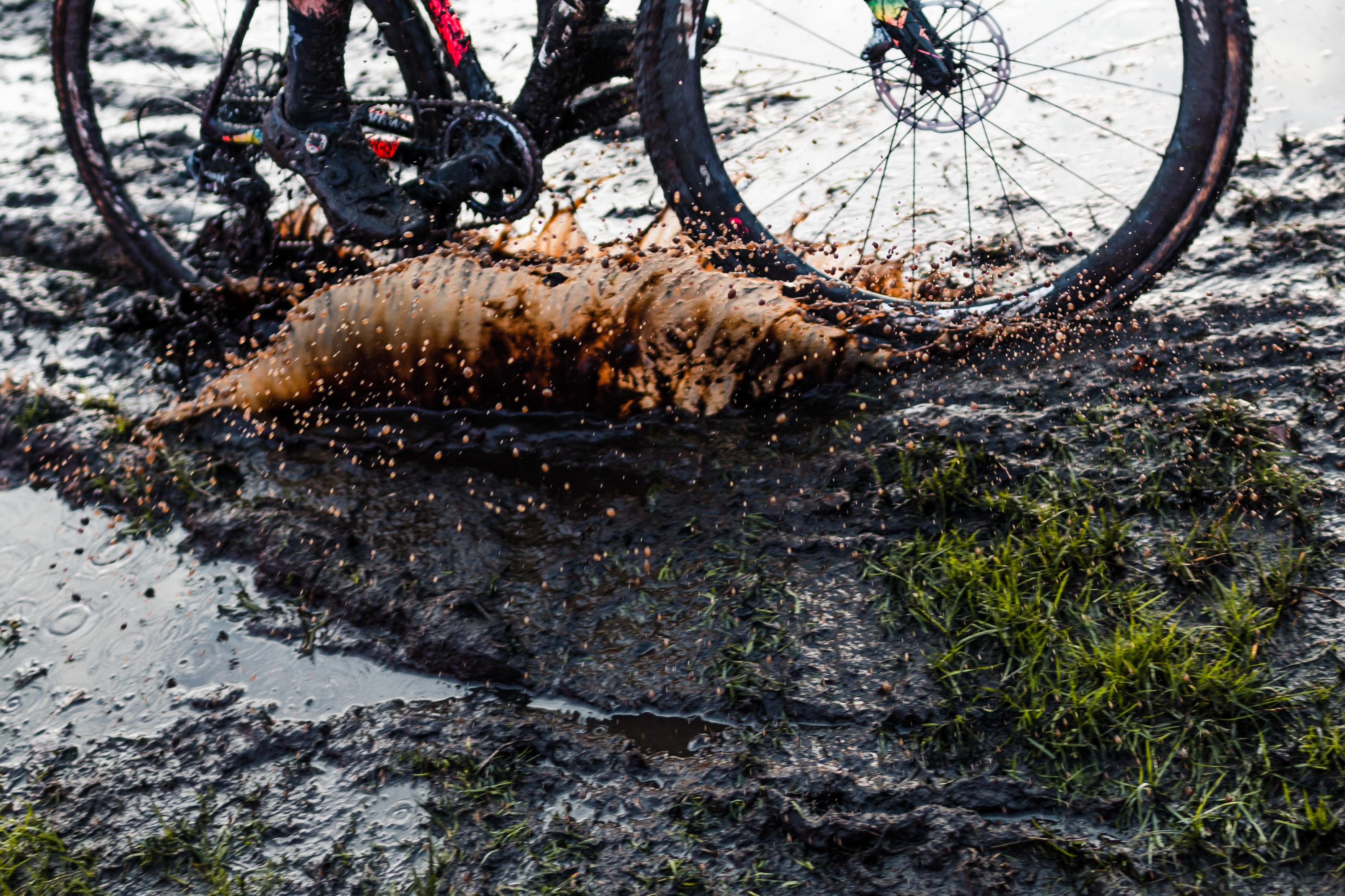 Die Strecke soll laut Reglement des Radsportverbandes UCI ein geschlossener Rundkurs mit einer Mindestlänge von 2,5 Kilometer und einer Höchstlänge von 3,5 Kilometer sein. Mindestens 90 Prozent müssen befahrbar sein.