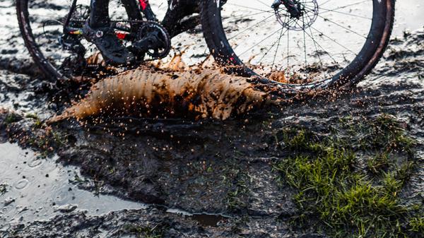 Die Strecke soll laut Reglement des Radsportverbandes UCI ein geschlossener Rundkurs mit einer Mindestlänge von 2,5 Kilometer und einer Höchstlänge von 3,5 Kilometer sein. Mindestens 90 Prozent müssen befahrbar sein.