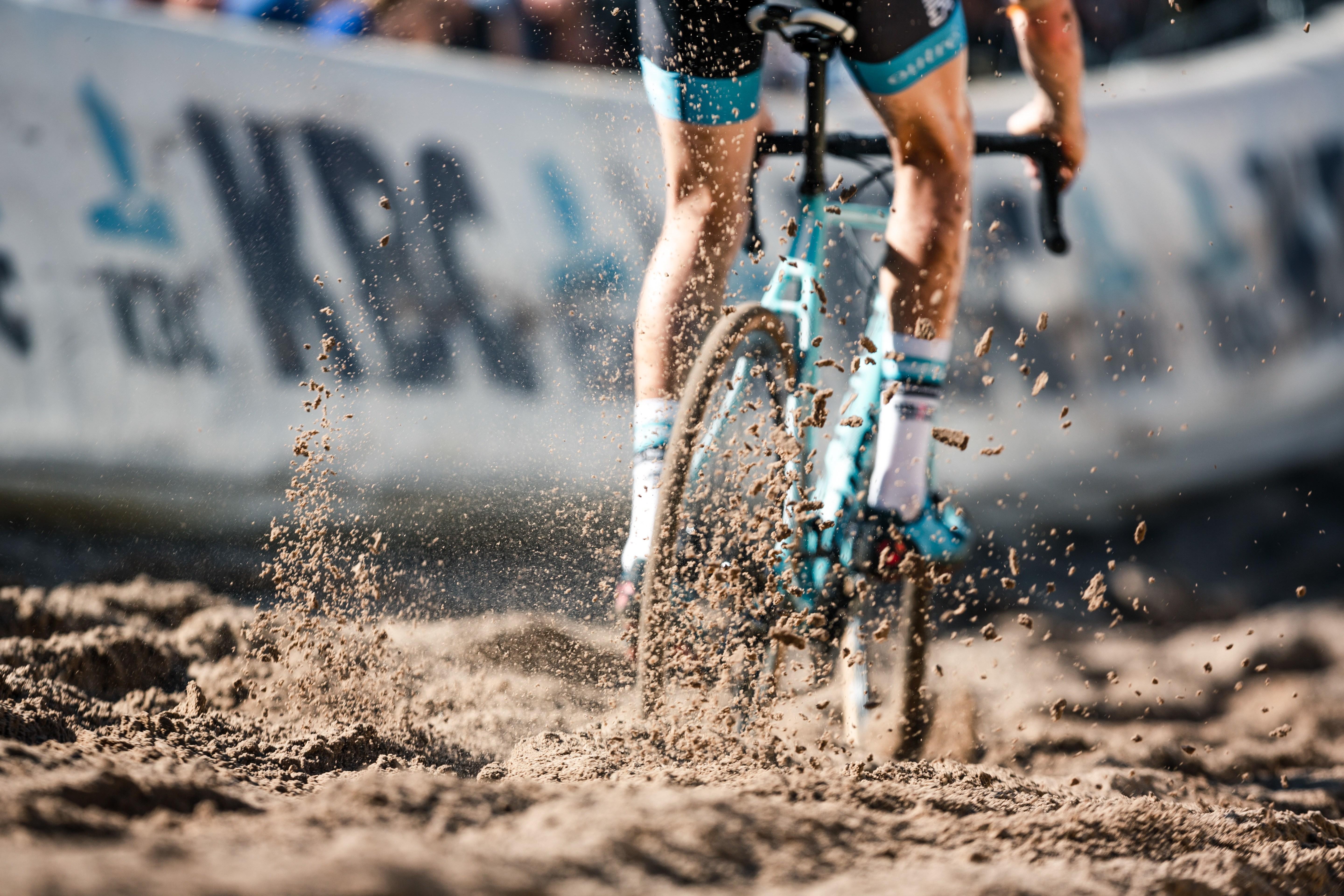 Neben der nationalen Bundesliga-Rennserie, dem Deutschland-Cup, und weiteren regionalen Rennen, gibt es mit dem "Munich Super Cross" auch ein offizielles UCI-Kategorisiertes Rennen, das jährlich im Oktober im Münchner Olympia-Park stattfindet. 