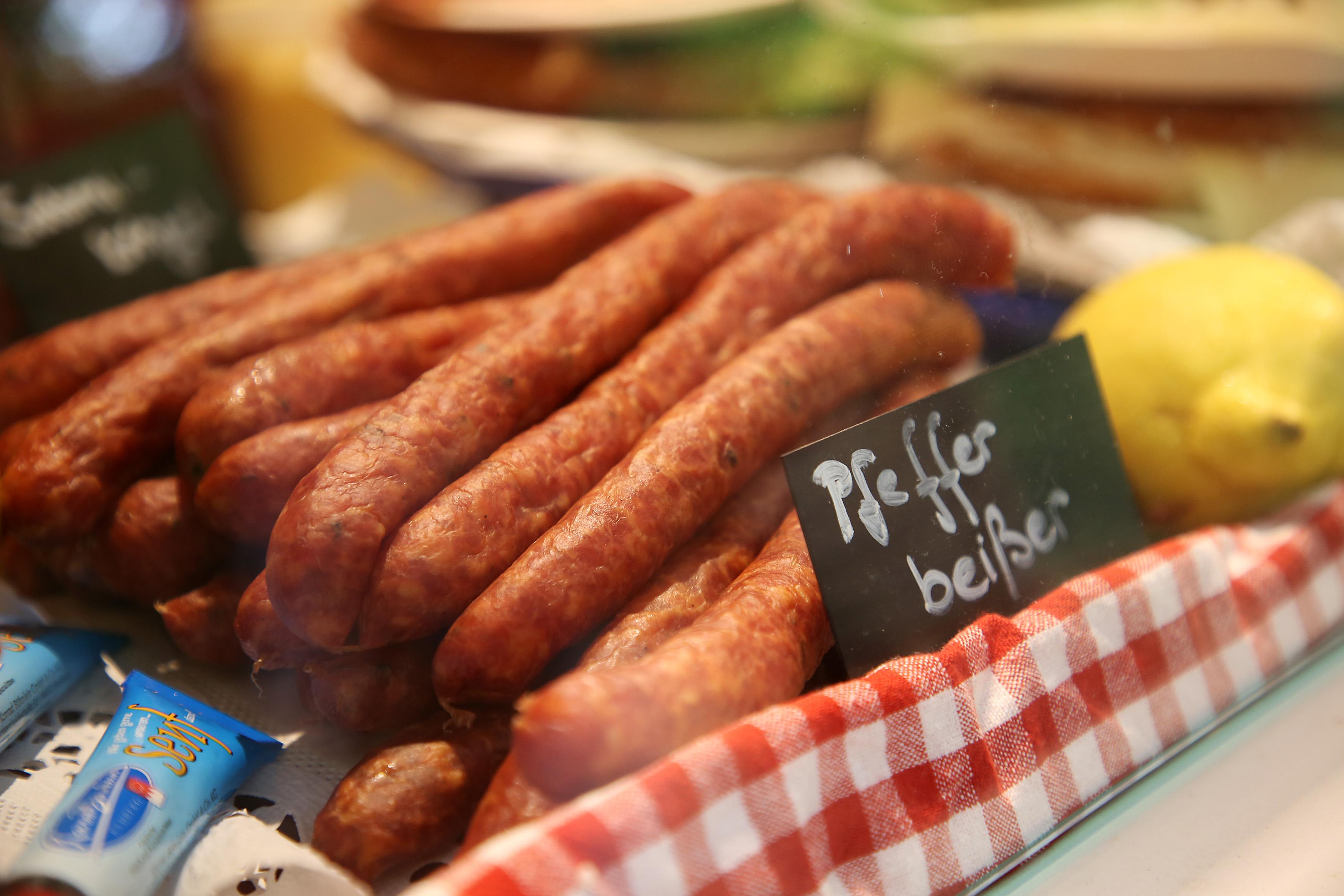 Und nicht zuletzt: die Kulinarik! Selbst wenn man nicht zum Partyvolk gehört, das bis zum letzten Song auf den Kellern tanzt. Das Annafest ist ein Fest für Genießer. Ob...