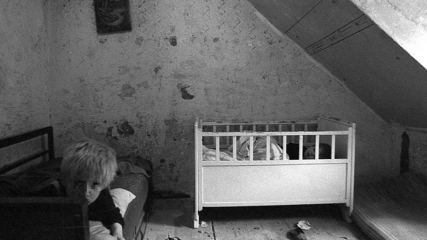 Die Welt zweier Kinder in der Weißgerbergasse hat schiefe Wände, verschmierte und häßliche Tapeten. Hier geht es zum Kalenderblatt vom 28. Juli 1970: Trautes Heim im Bleiweißviertel