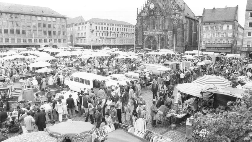 "Zeichen des Niedergangs auf Nürnbergs Trempelmarkt. Ramsch und Profit." - so titelten die NN am 11. September 1978 zum beliebten Flohmarkt.