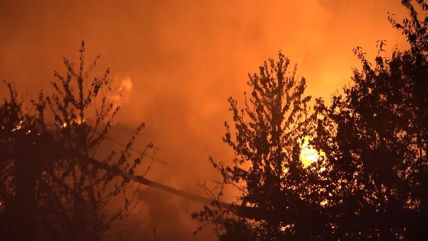 Halle im Landkreis Amberg-Sulzbach brennt vollständig aus