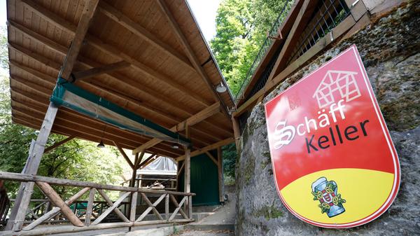 Der Schäffbräu-Keller hat nur während des Annafestes geöffnet. Ausgeschenkt wird dort Bier von Krug-Bräu.
