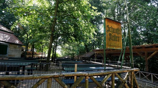 Der Schaufel-Keller, der Löwenbräu-Bier aus Buttenheim ausschenkt, öffnet während, aber auch außerhalb der Annafest-Zeit.