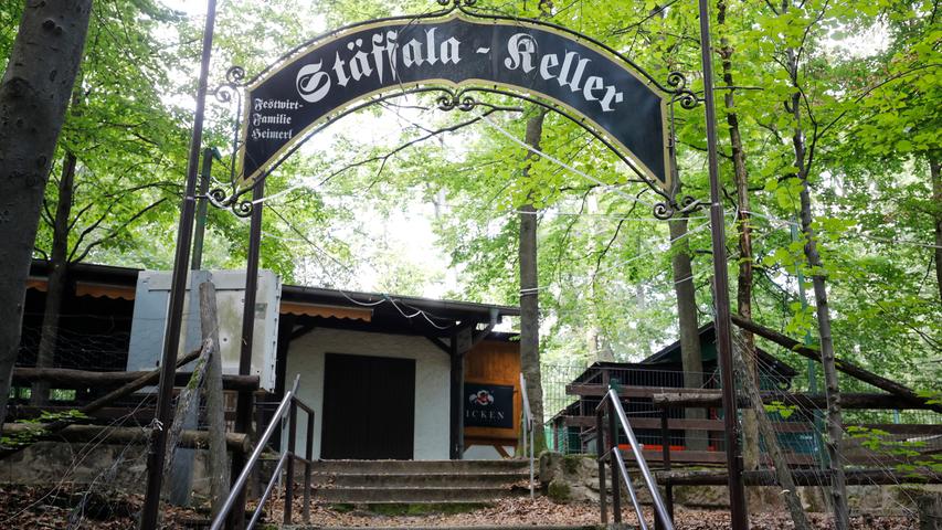 Beim Stäffala-Keller herscht Donnerstag und Freitag zwischen 16 und 23 Uhr, samstags ab 14 Uhr und am Sonntag von 11 bis ebenfalls 23 Uhr reger Betrieb, denn zu diesen Zeiten hat der Keller geöffnet. 