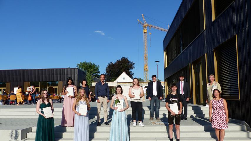 Die erfolgreichsten Absolventen der beiden Klassen an der Freystädter Martini-Schule freuten sich über ihre guten Leistungen.