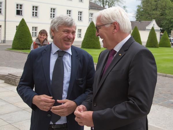 Alois Karl (links) mit Bundespräsident Frank-Walter Steinmeier, mit dem er schon seit dessen Zeit als Außenminister eine herzliche Freundschaft pflegt.