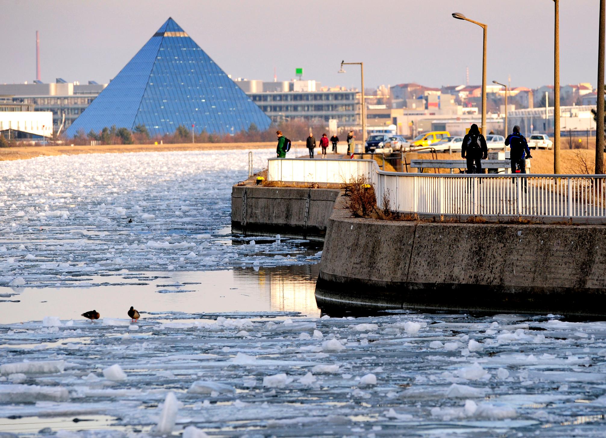 2010 macht das "Euromed Allgemeine Krankenhaus" auf - eine neue Klinik für Kassenpatienten. Eine Million Euro wurden investiert. Das Leistungsangebot ist vorerst auf Orthopädie beschränkt, es wird ein gleiches Niveau wie in der Privatklinik versprochen. Beim Service will man mehr bieten als andere Kliniken, aber weniger als bei den Privatpatienten.