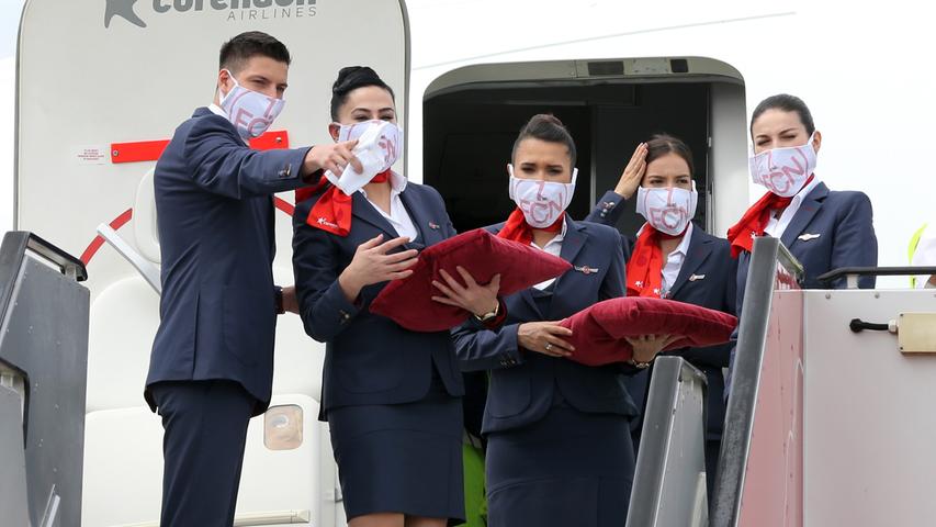 Maske auf: Noch prägt das Coronavirus das Geschäft der Luftfahrt.
