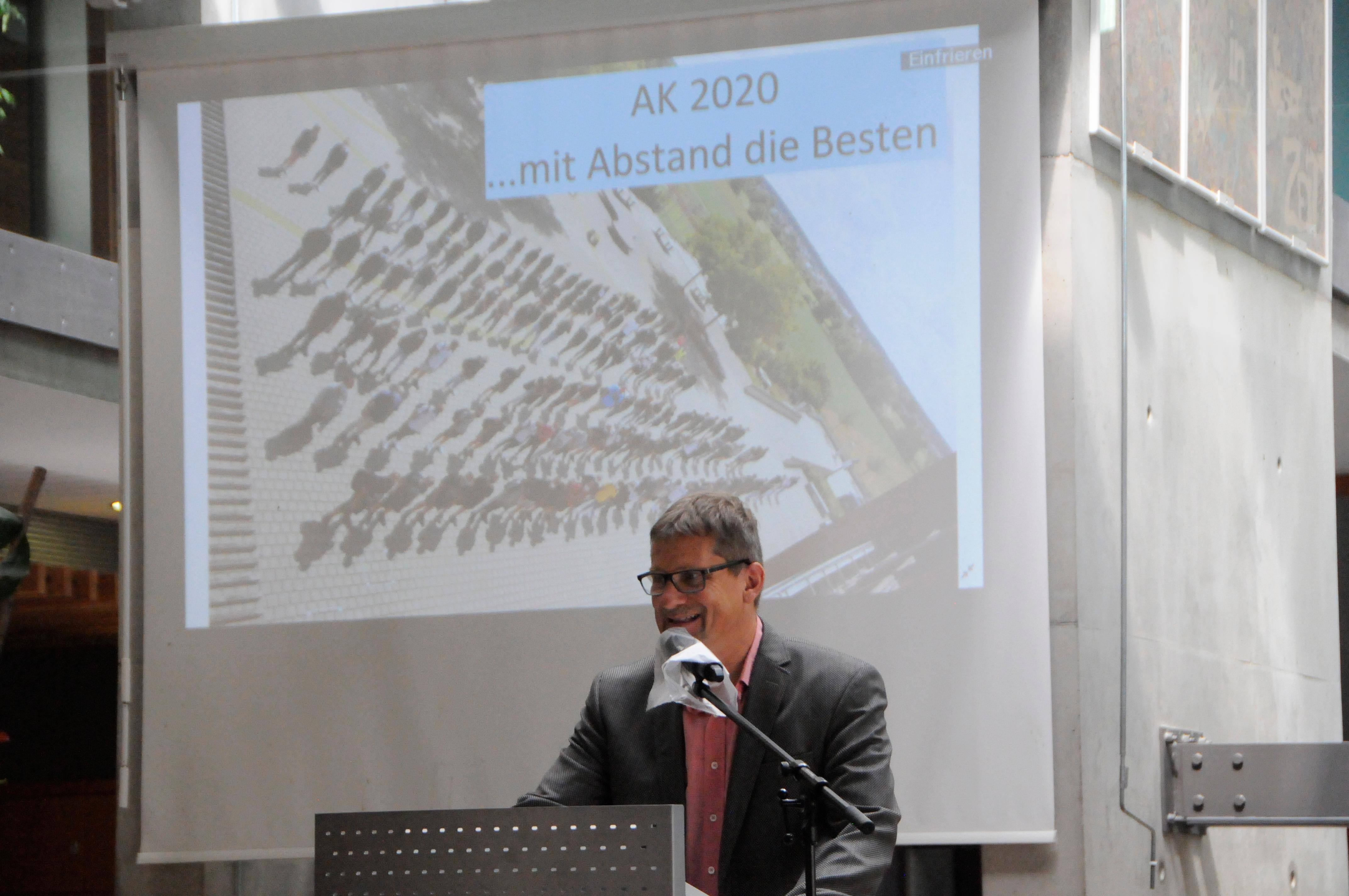 Stellvertretender Schulleiter Thomas Röhlich dankte für des große Engagement von allen Seiten in Zeiten von Corona.