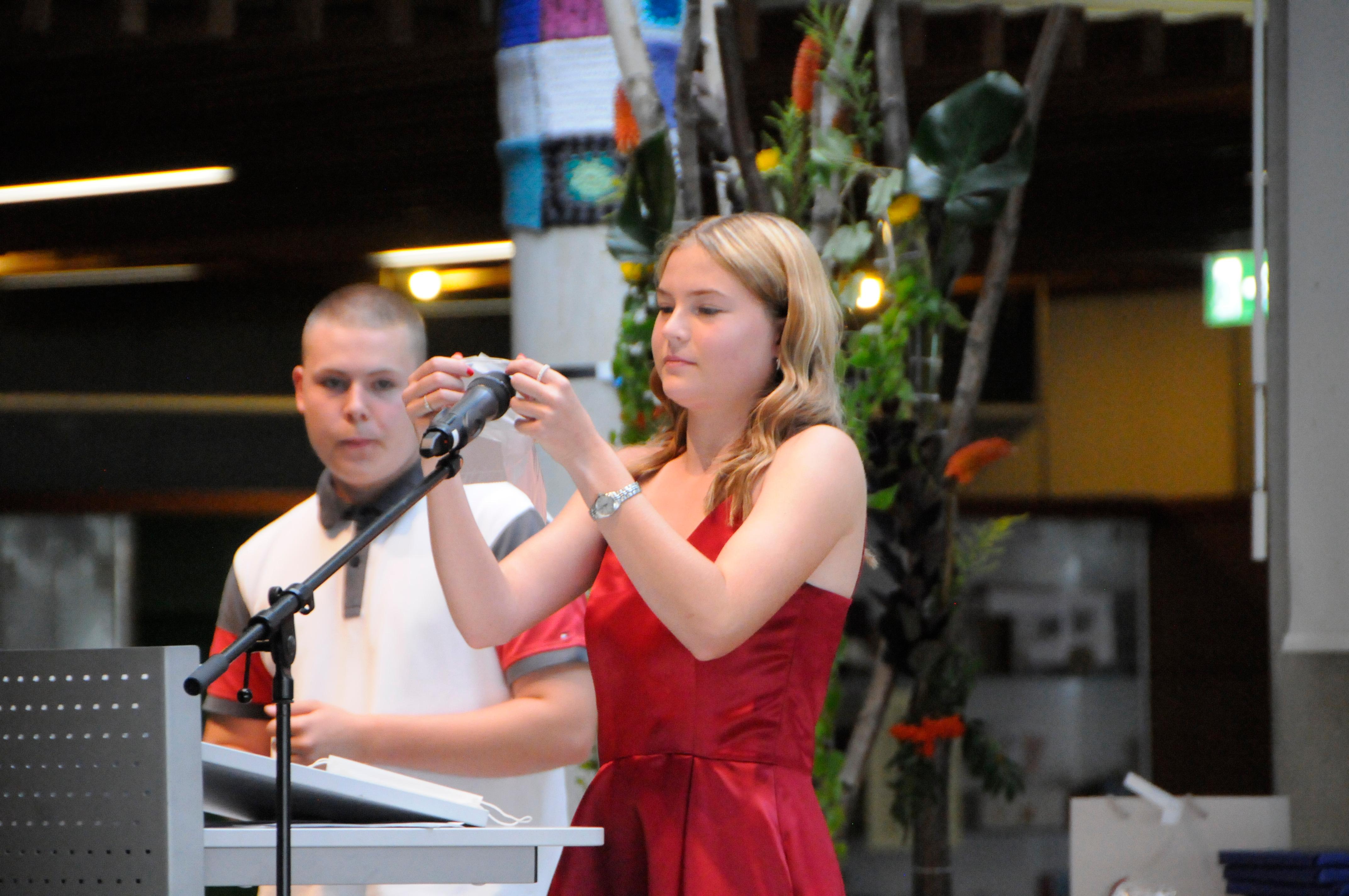 Die Klassensprecher der 10a, Maxim Stein und Leonie Rawer.