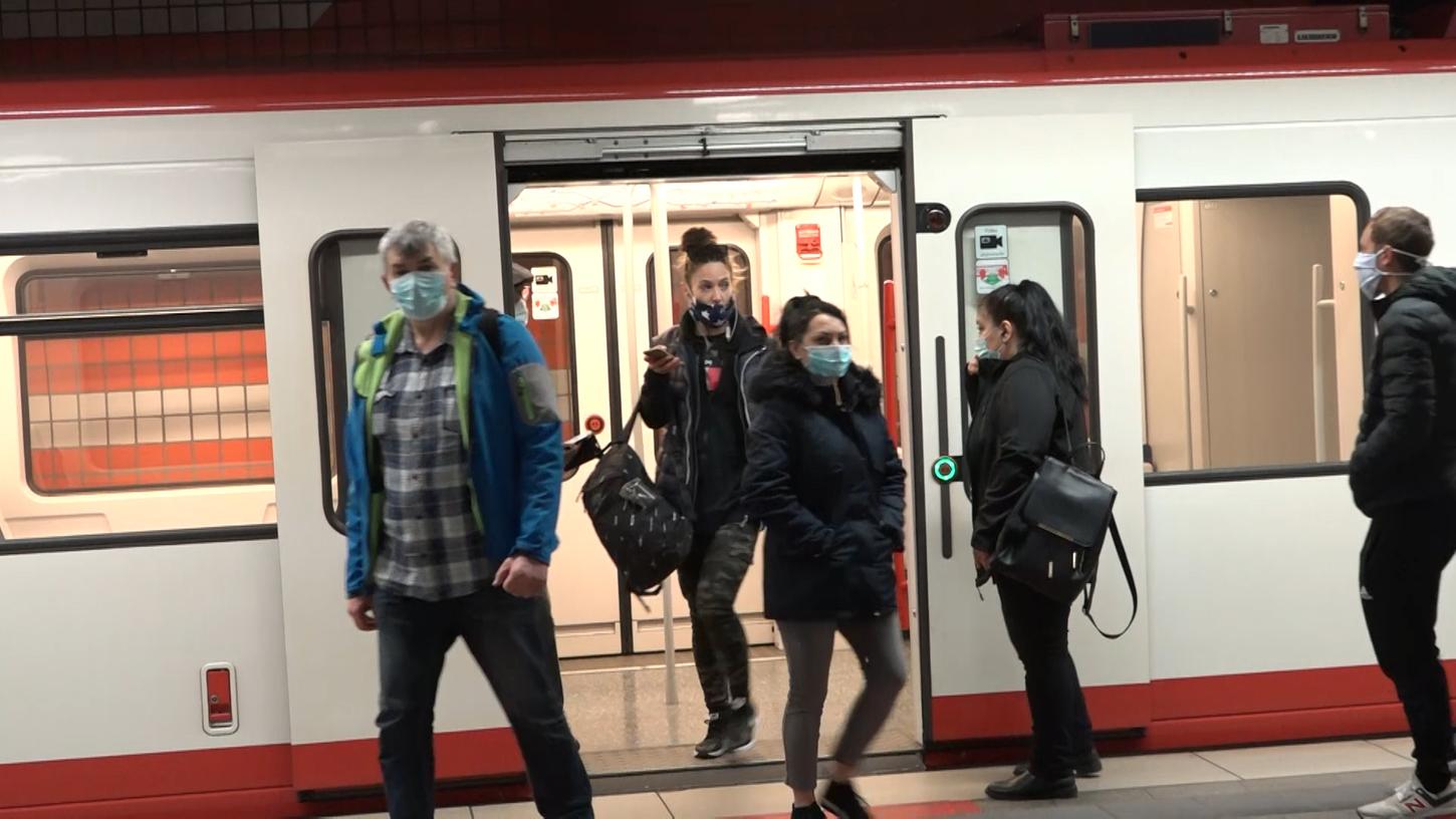 Im öffentlichen Nahverkehr gilt die Maskenpflicht. Doch nicht jeder Fahrgast hält sich daran. Vor allem in der Gräfenbergbahn nehmen dies „Fünf-Seidla-Steg-Wanderer“ viel zu locker, wie ein NN-Leser kritisiert.
