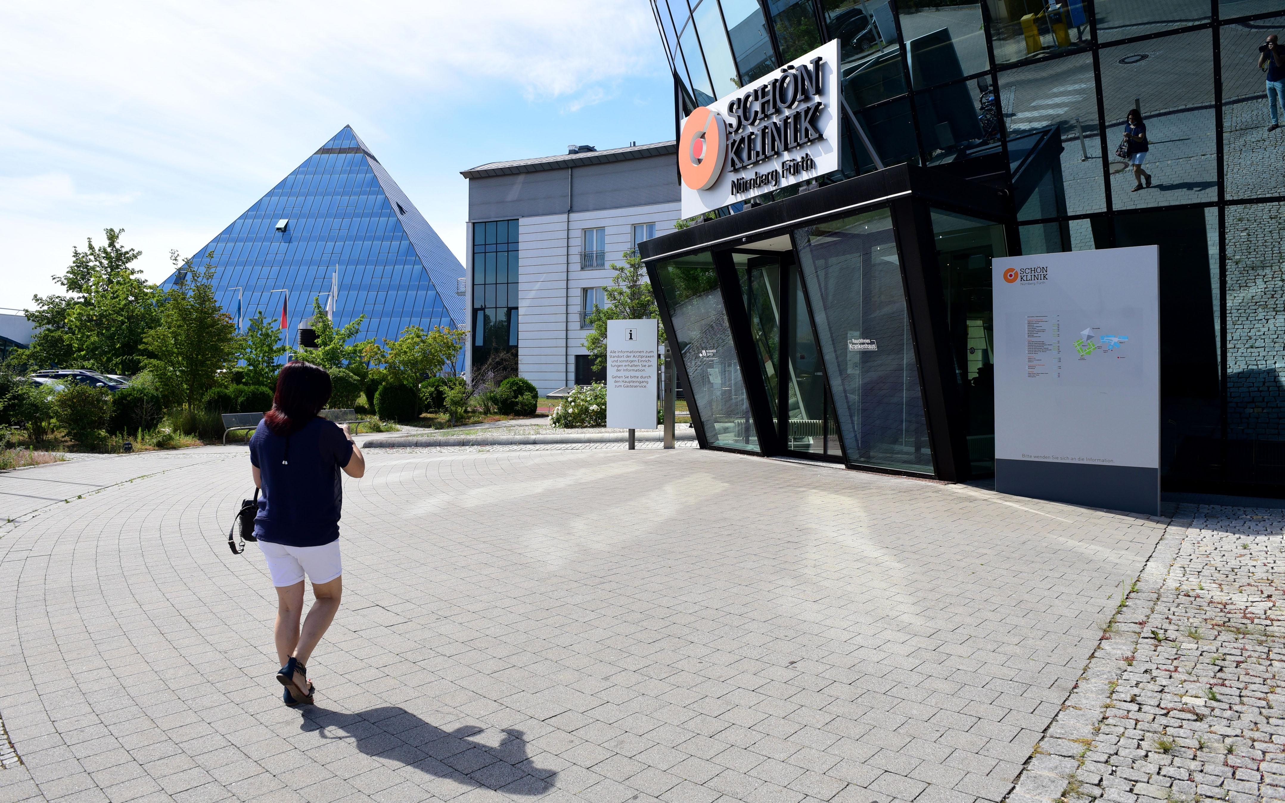 Im Juli 2020 wird bekannt, dass die Schön-Klinik Ende Oktober schließt. Auch Fürths Stadtspitze wird davon kalt erwischt. Die Klinik-Verantwortlichen verweisen auf die "wirtschaftliche Situation" und "fehlende Wachstumsoptionen".