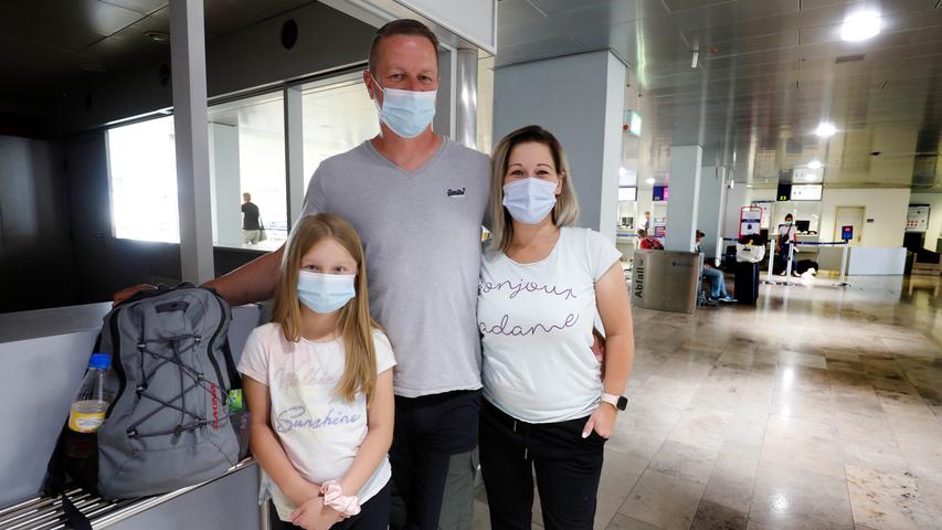 Familie Heidysch überlegte lange, ob sie fliegen soll: Denny, Teresa und die 8-jährige Leni gönnen sich eine Woche auf Mallorca. Wären sie nicht geflogen, wären sie auf den Reisekosten sitzen geblieben.