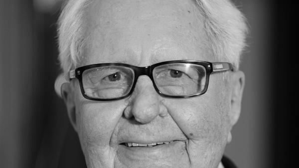 Der ehemalige SPD-Vorsitzende Hans-Jochen Vogel starb am 26. Juli nach langer Krankheit in München.